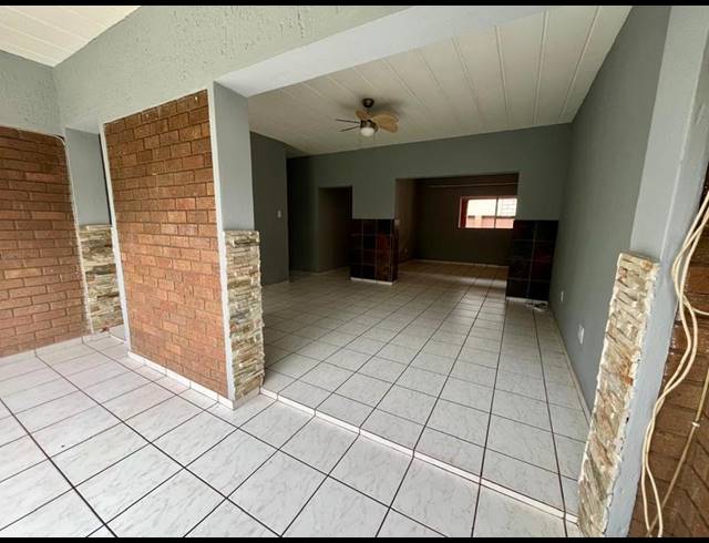 2 BEDROOM APARTMENT FOR SALE IN VANDERBIJLPARK CE 3